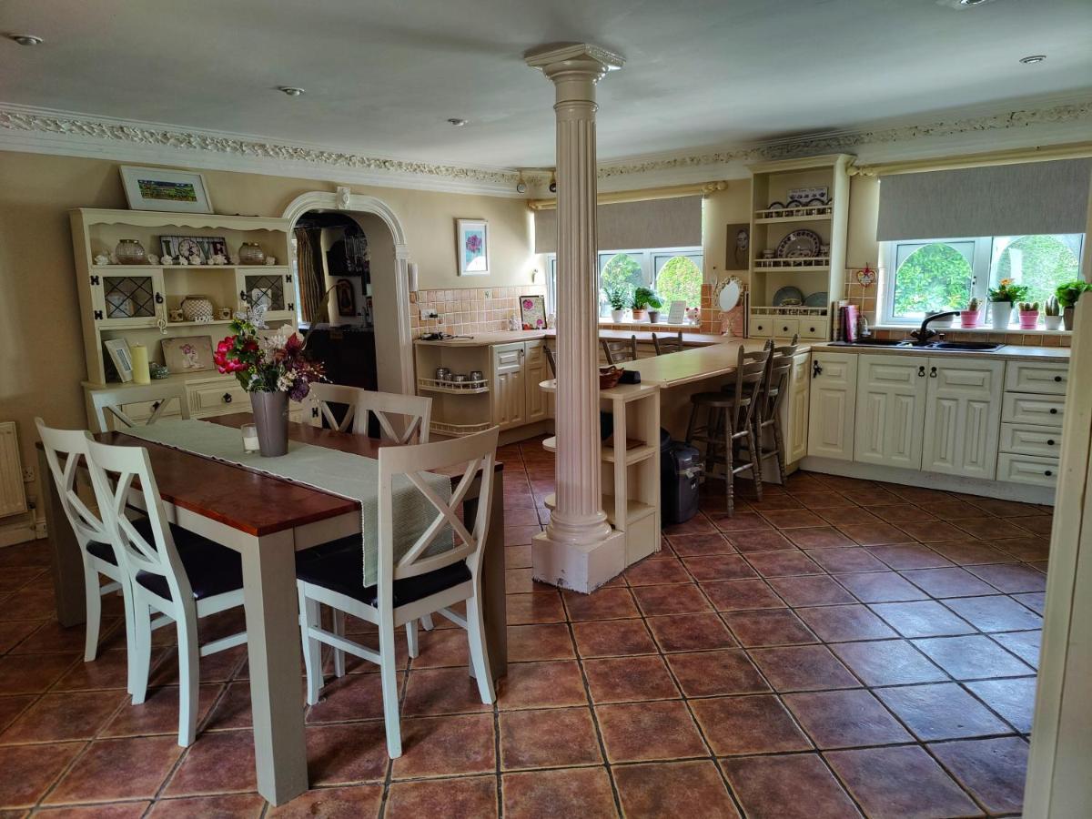 The Curragh Rooms At Ballysax House מראה חיצוני תמונה