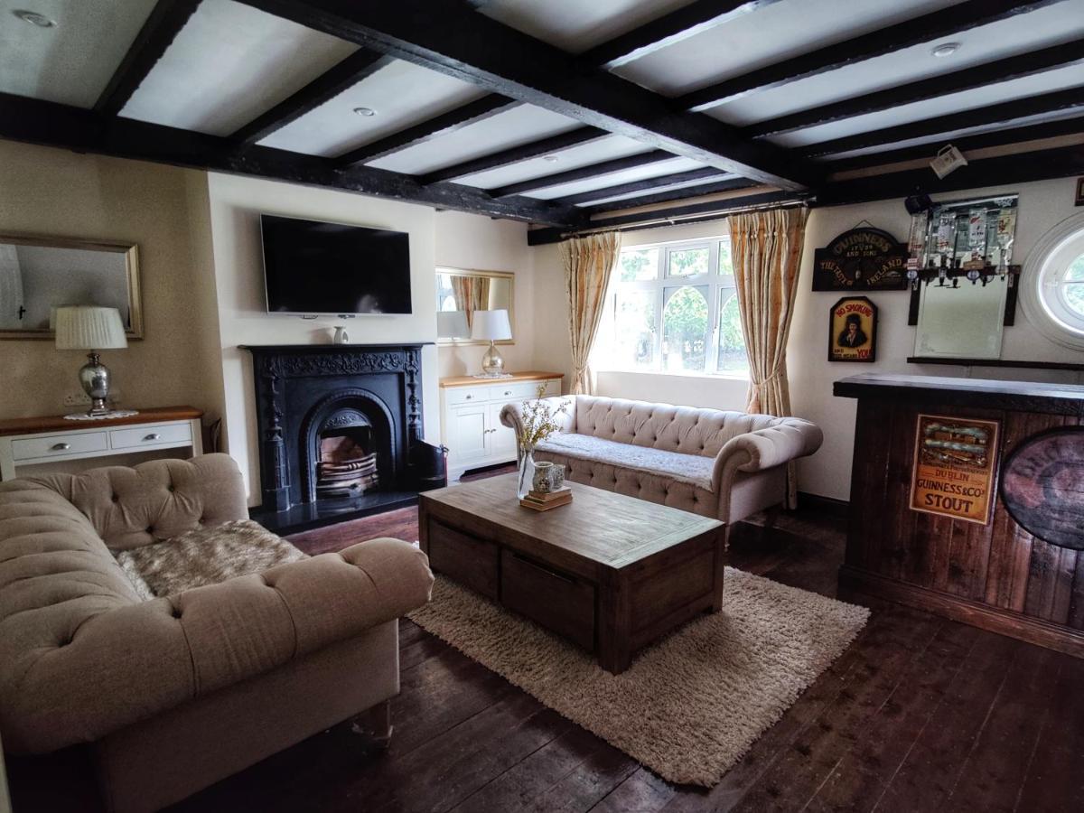 The Curragh Rooms At Ballysax House מראה חיצוני תמונה