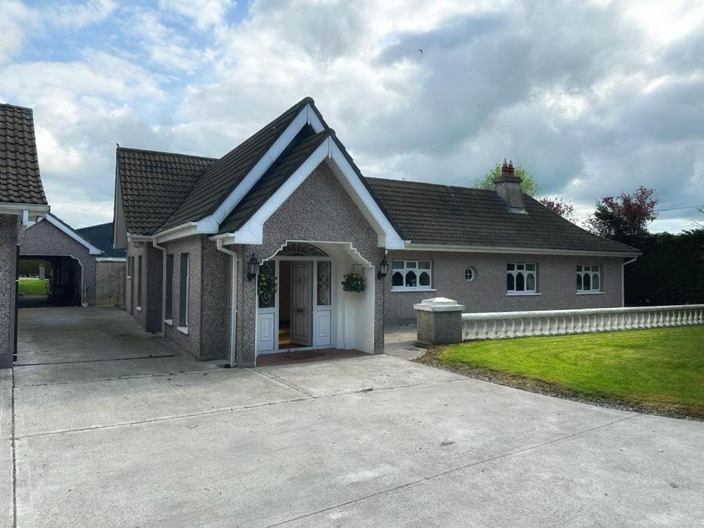 The Curragh Rooms At Ballysax House מראה חיצוני תמונה