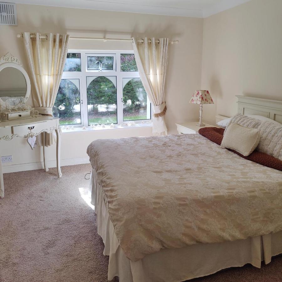 The Curragh Rooms At Ballysax House מראה חיצוני תמונה